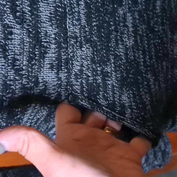 G21* kangaroo pouch hoodie long sleeve heathered gray/black raw rolled hems - Picture 7 of 11